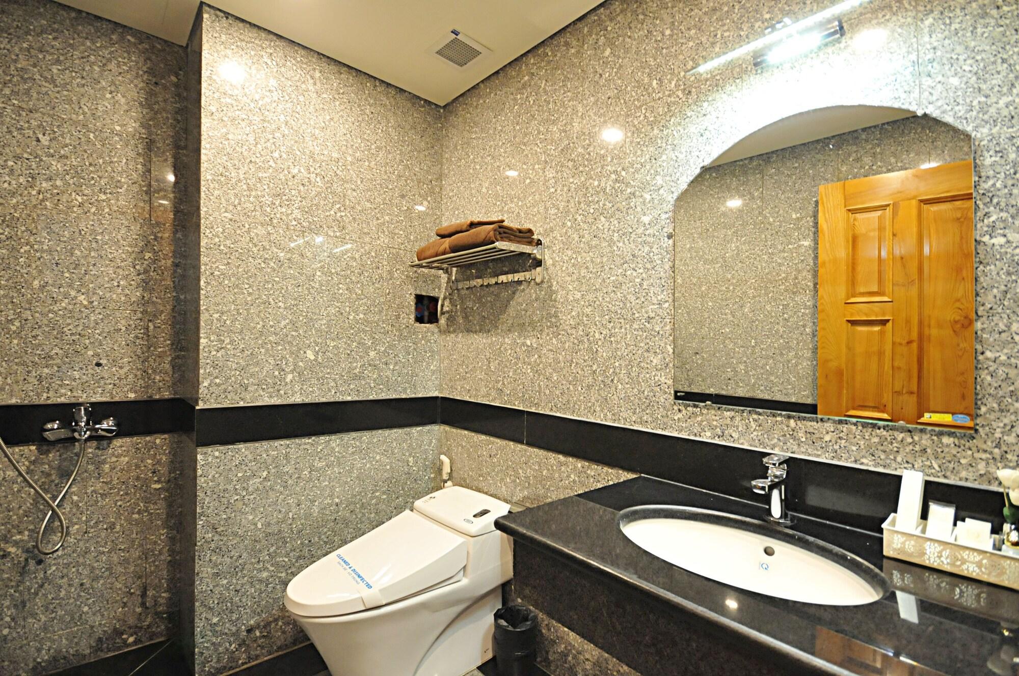 Twins Hotel Ho Chi Minh City Exterior photo